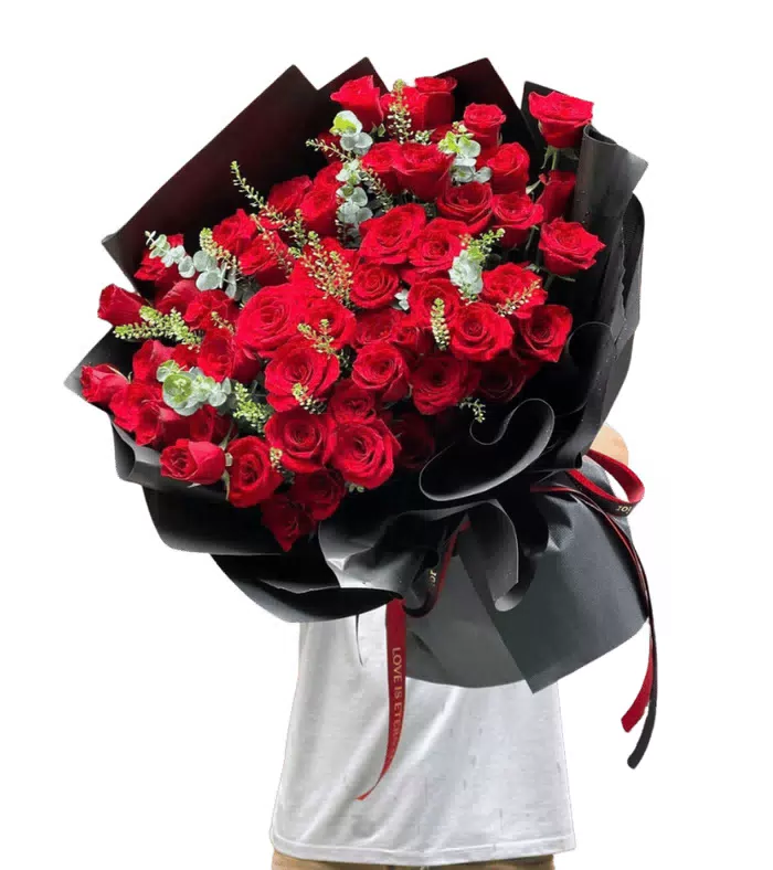 Ngày Có Bạn – bó hoa hồng đỏ cùng đồng tiền đỏ
