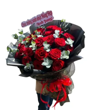 Điều Muốn Nói – bó hoa hồng đỏ giấy đen