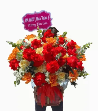 Lời Tâm Tình – hộp hoa hồng đỏ cùng hoa cam kem