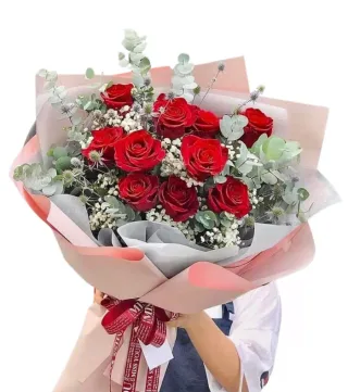 Thương Mến – bó hoa hồng đỏ giấy hồng kem