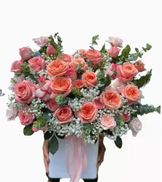 Chạm Yêu Thương – hộp hoa hồng cam san hô