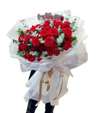 Lời Hẹn – bó hoa hồng đỏ cùng lá xanh