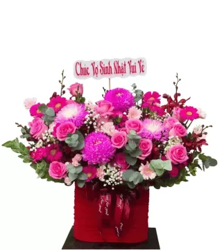Hương Ngày Mới – hộp hoa hồng đậm cùng cúc hồng tím