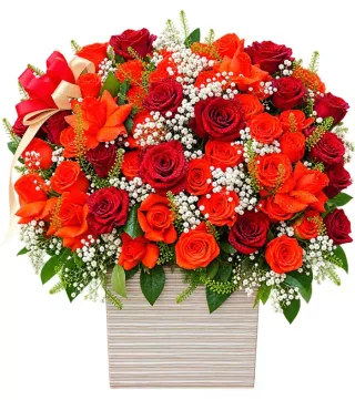Mùa Thân Quen – hộp hoa hồng đỏ cùng lan cam
