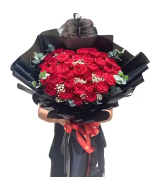Gần Nhau – bó hoa hồng gam đỏ