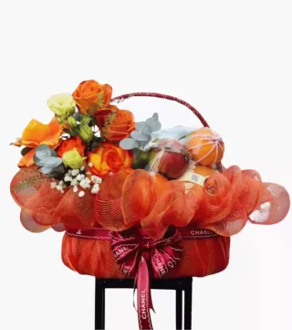 Chung Niềm Vui – giỏ quà trái cây cùng hoa hồng