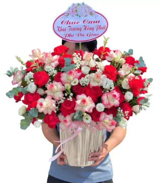 Góc Hoa Nhỏ – hộp hoa hồng đỏ cùng lan hồng