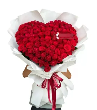 Bên Người – bó hoa hồng đỏ trái tim