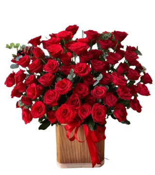 Hương Thân Quen – giỏ hoa hồng đỏ cỡ lớn xếp tán tròn dày